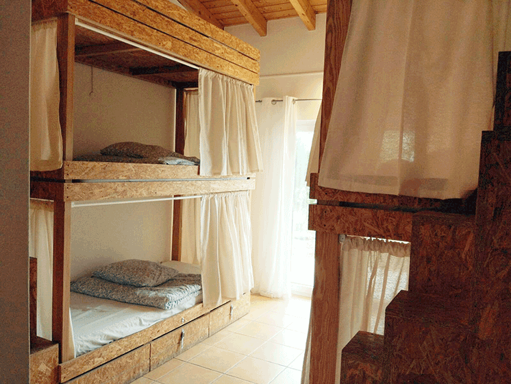 endless-summer-surf-house-dorm-01